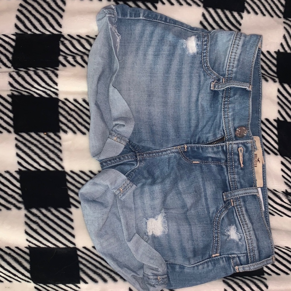 Hollister Midi short. 4” Inseam.